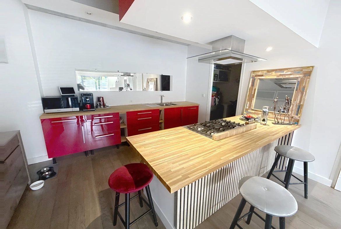 Loft lumineux de 95 m² avec terrasse et parking à Roubaix 