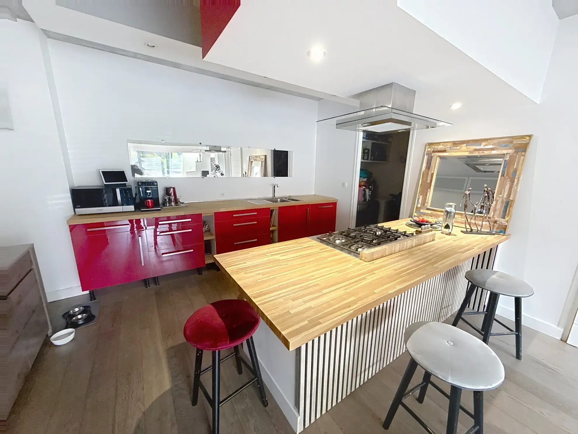 Loft lumineux de 95 m² avec terrasse et parking à Roubaix 