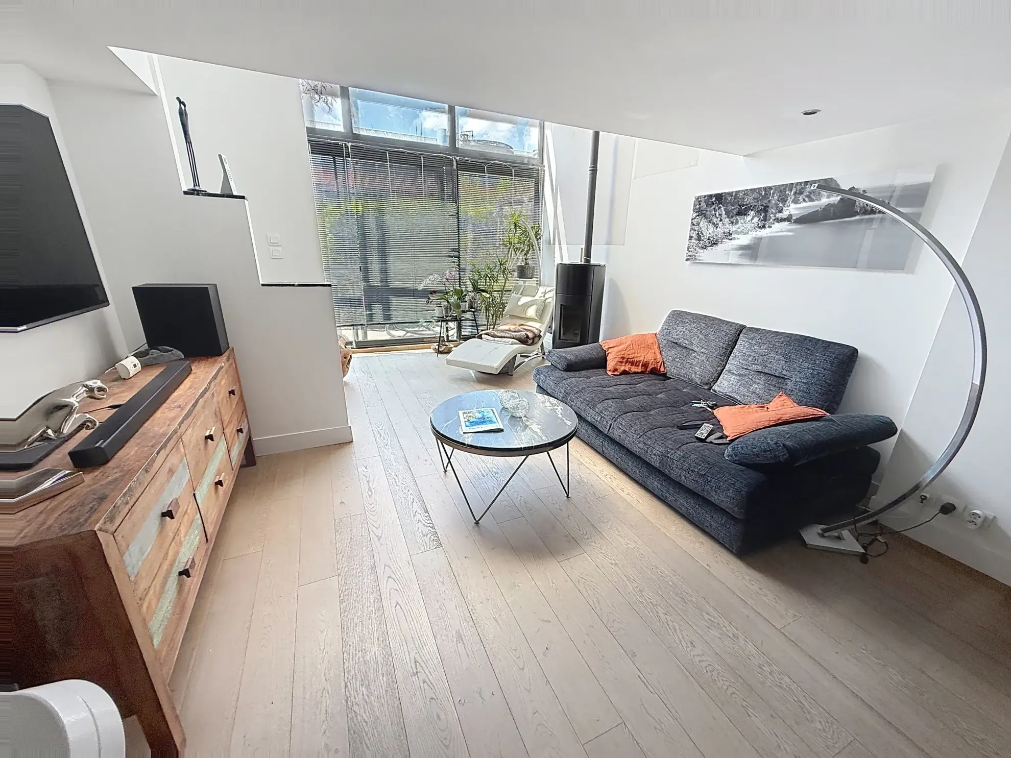 Loft lumineux de 95 m² avec terrasse et parking à Roubaix 