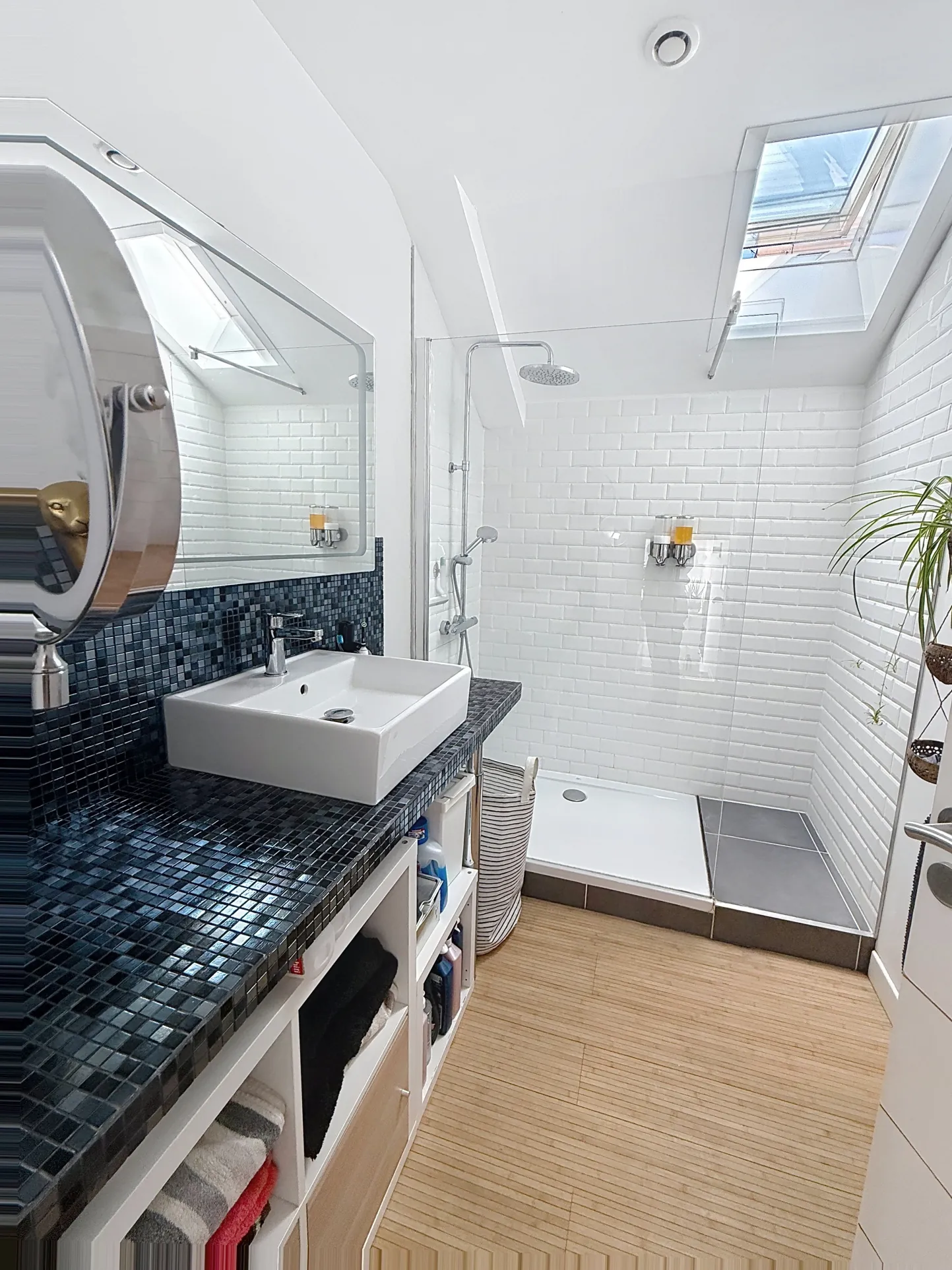 Loft lumineux de 95 m² avec terrasse et parking à Roubaix 