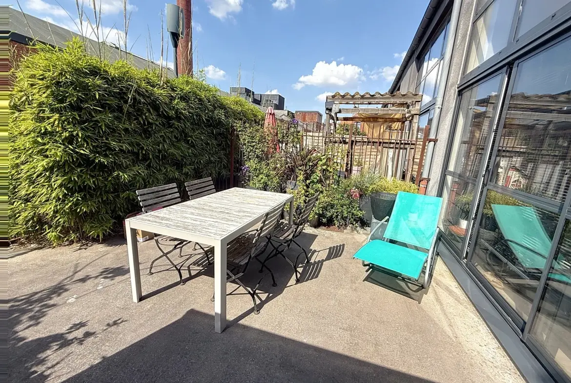 Loft lumineux de 95 m² avec terrasse et parking à Roubaix 