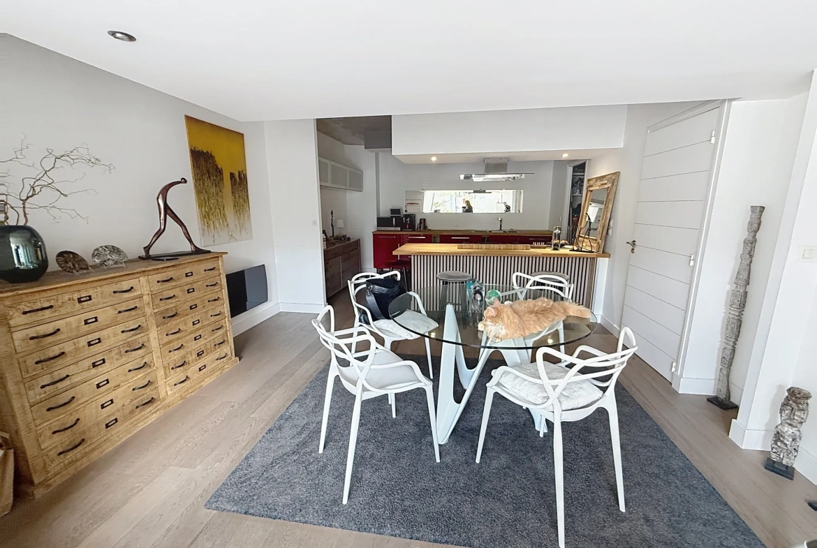 Loft lumineux de 95 m² avec terrasse et parking à Roubaix 