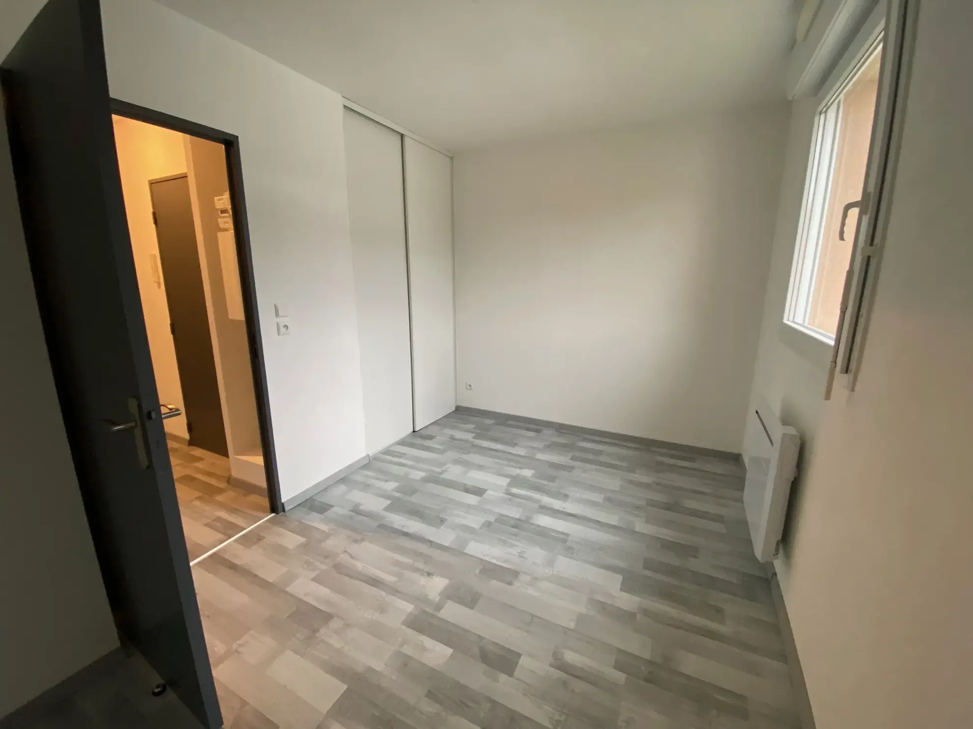 Appartement F2 rénové à vendre à Creutzwald avec parking et bonne rentabilité 
