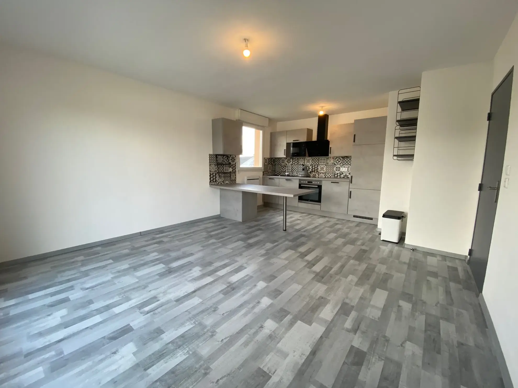 Appartement F2 rénové à vendre à Creutzwald avec parking et bonne rentabilité 