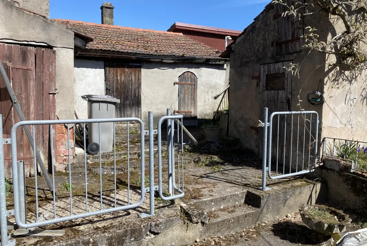 Maison de village à Creutzwald de 174 m² avec dépendances et terrain de 125 ares 