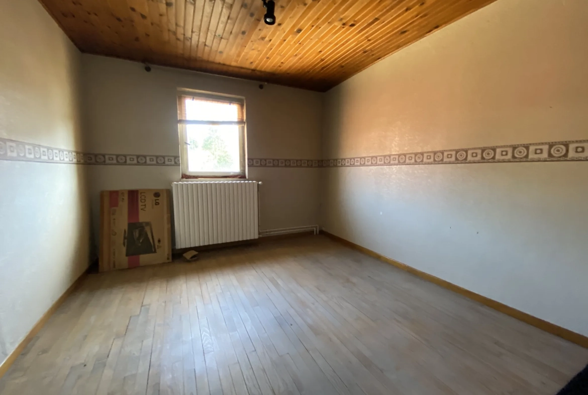 Maison de village à Creutzwald de 174 m² avec dépendances et terrain de 125 ares 