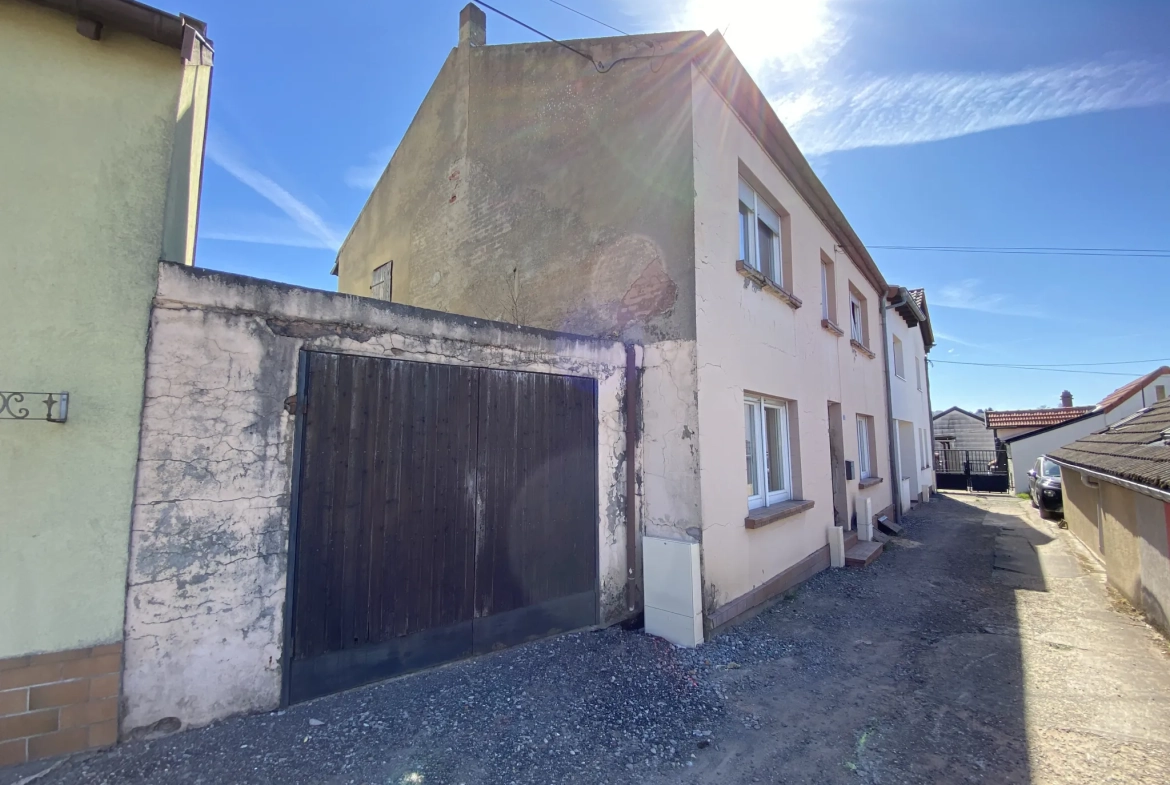 Maison de village à Creutzwald de 174 m² avec dépendances et terrain de 125 ares 