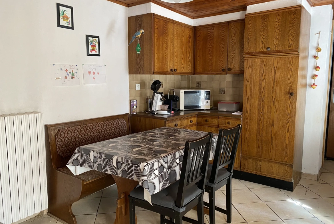 Maison de village à Creutzwald de 174 m² avec dépendances et terrain de 125 ares 