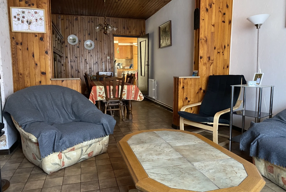 Maison de village à Creutzwald de 174 m² avec dépendances et terrain de 125 ares 