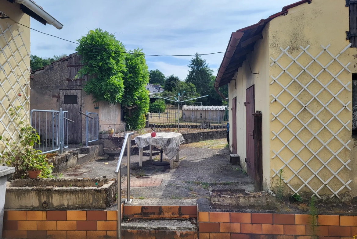Maison de village à Creutzwald de 174 m² avec dépendances et terrain de 125 ares 