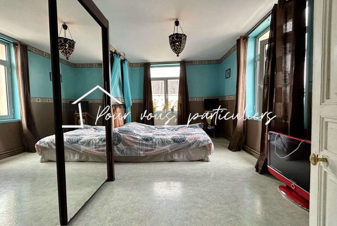 Immeuble multifonctionnel à Féchain avec espace commercial et duplex, parfait pour investissement 