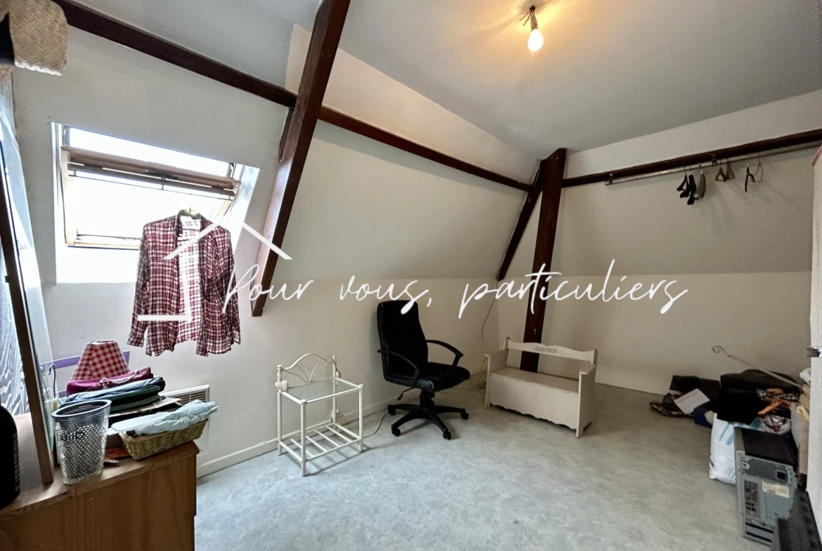 Immeuble multifonctionnel à Féchain avec espace commercial et duplex, parfait pour investissement 