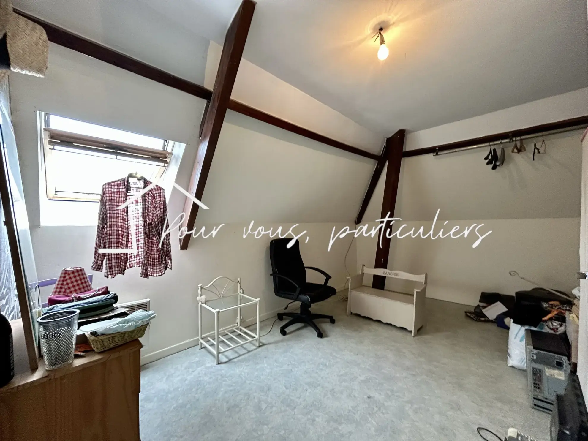 Immeuble multifonctionnel à Féchain avec espace commercial et duplex, parfait pour investissement 