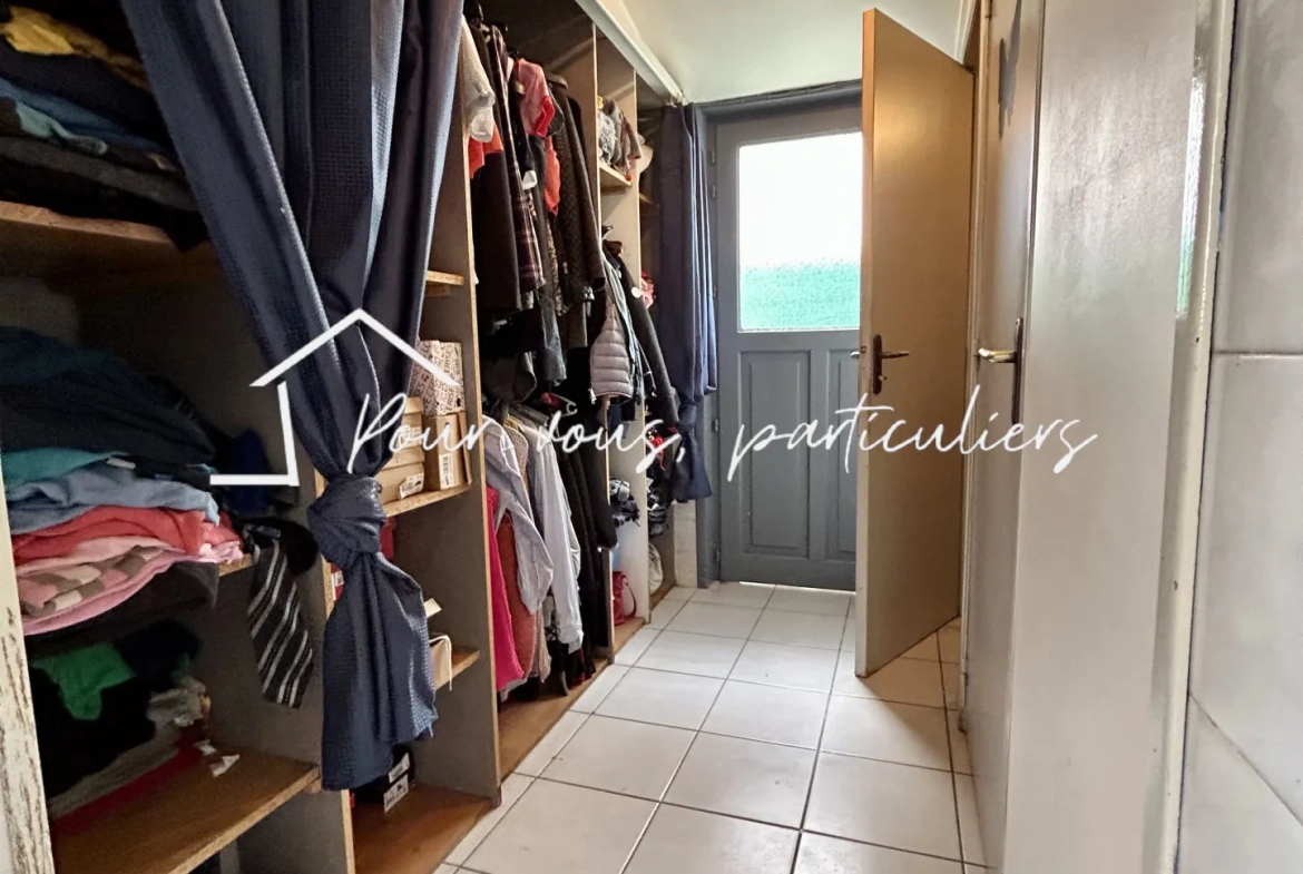 Immeuble multifonctionnel à Féchain avec espace commercial et duplex, parfait pour investissement 