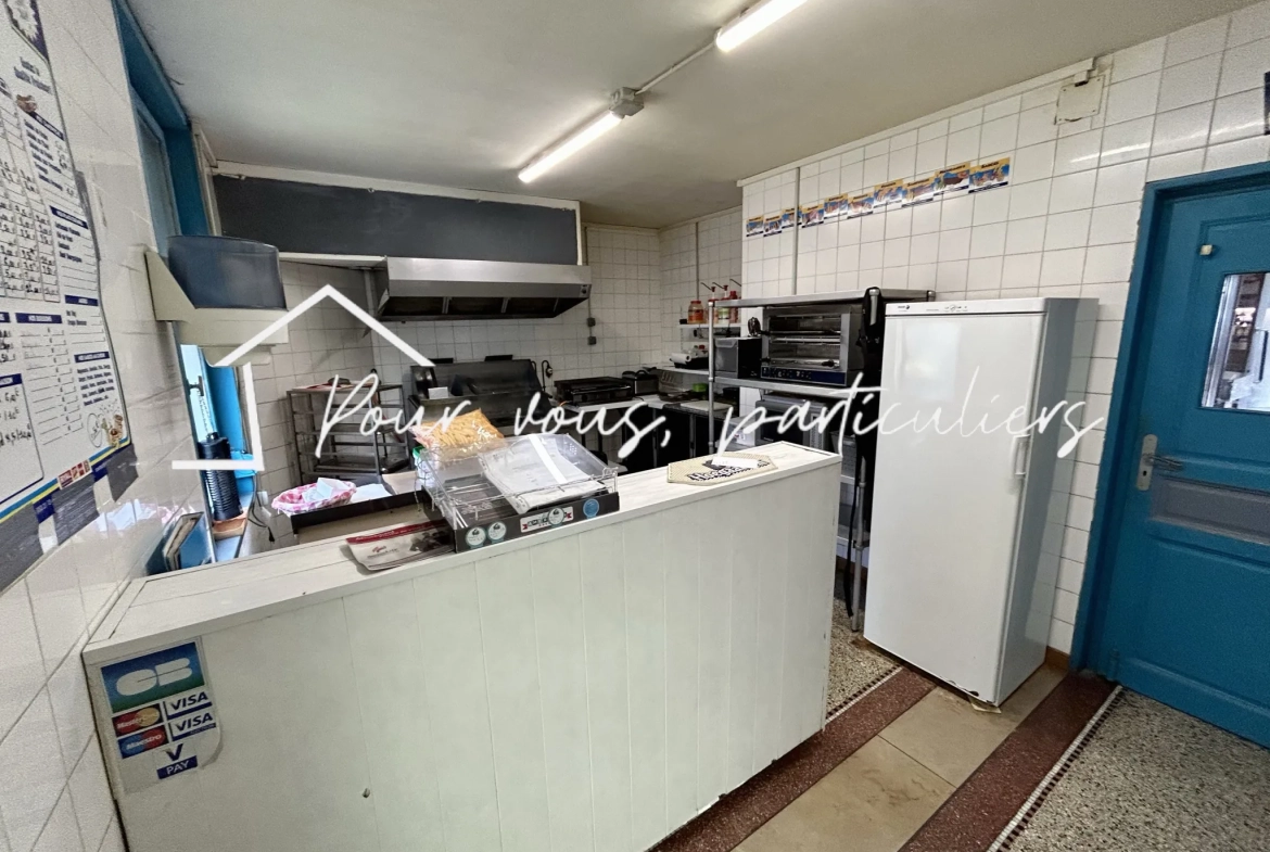 Immeuble multifonctionnel à Féchain avec espace commercial et duplex, parfait pour investissement 