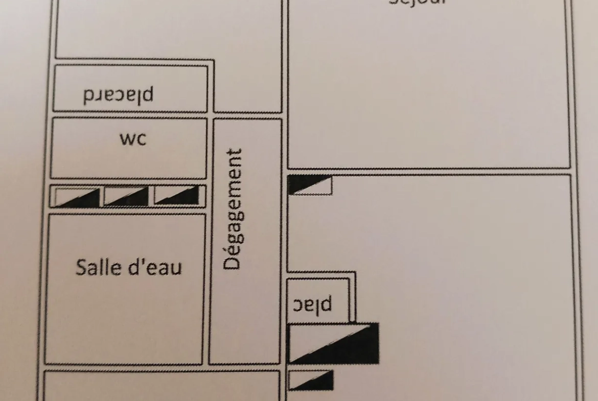 Appartement rénové de 3 pièces à vendre en centre-ville d'Hyeres 