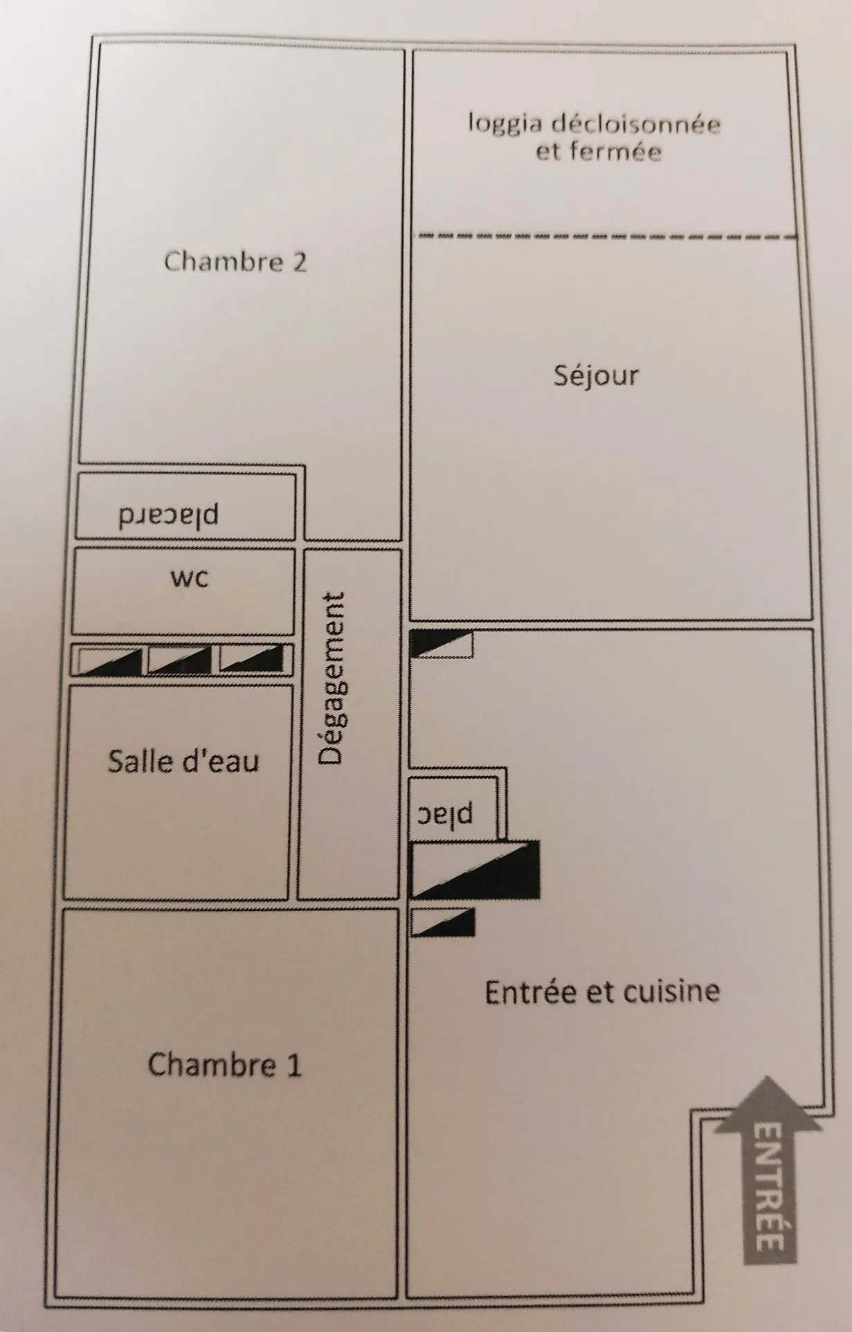 Appartement rénové de 3 pièces à vendre en centre-ville d'Hyeres 