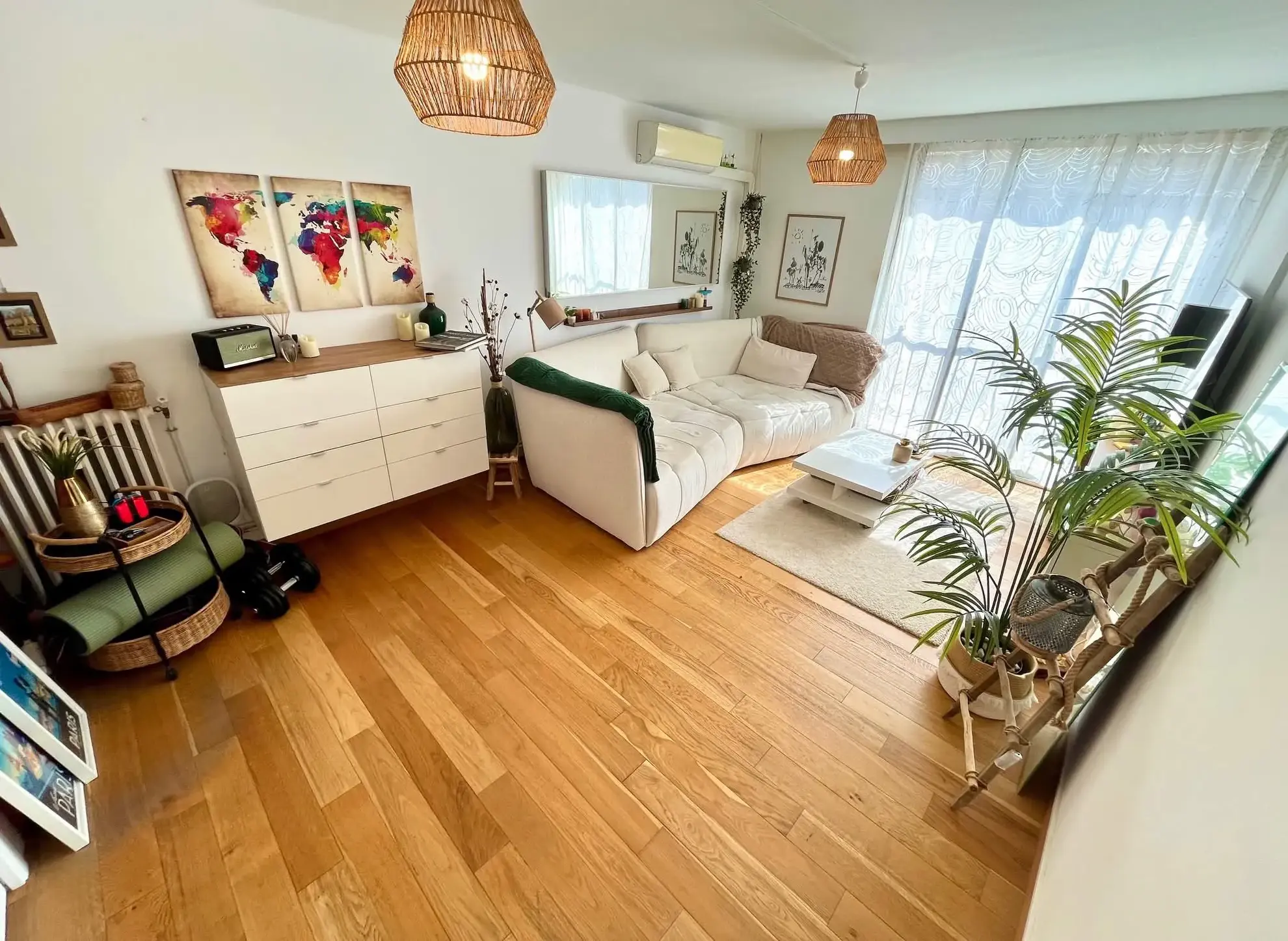Appartement rénové de 3 pièces à vendre en centre-ville d'Hyeres 