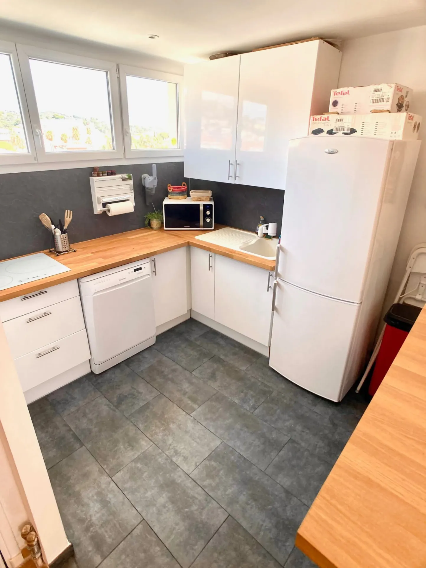 Appartement rénové de 3 pièces à vendre en centre-ville d'Hyeres 