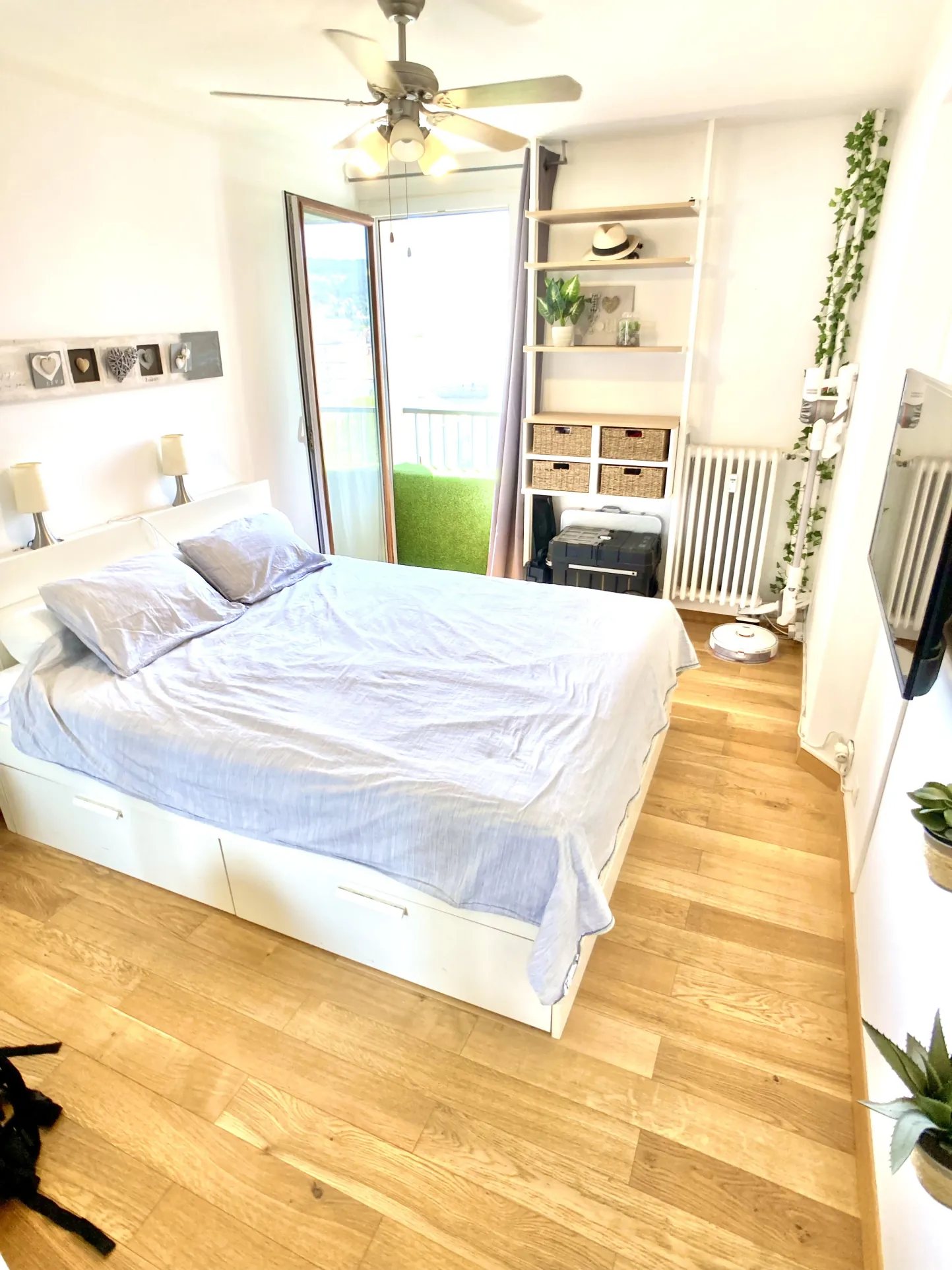 Appartement rénové de 3 pièces à vendre en centre-ville d'Hyeres 