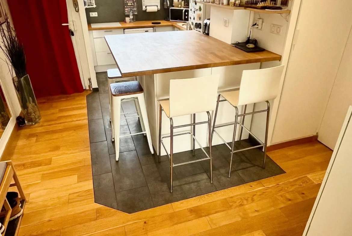 Appartement rénové de 3 pièces à vendre en centre-ville d'Hyeres 