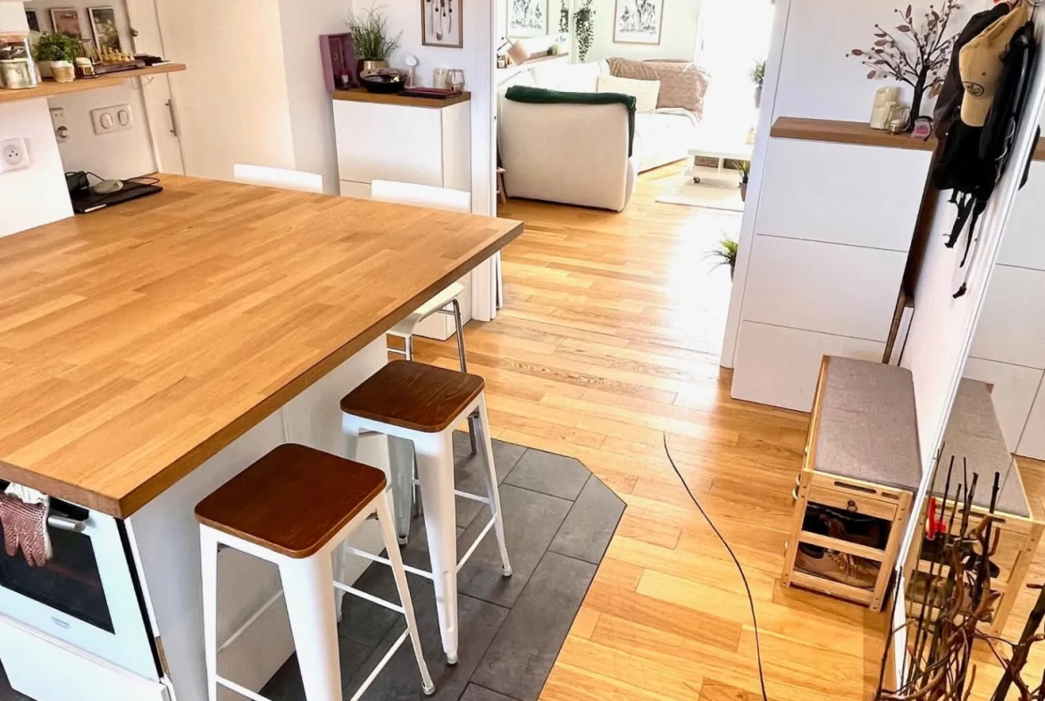 Appartement rénové de 3 pièces à vendre en centre-ville d'Hyeres 