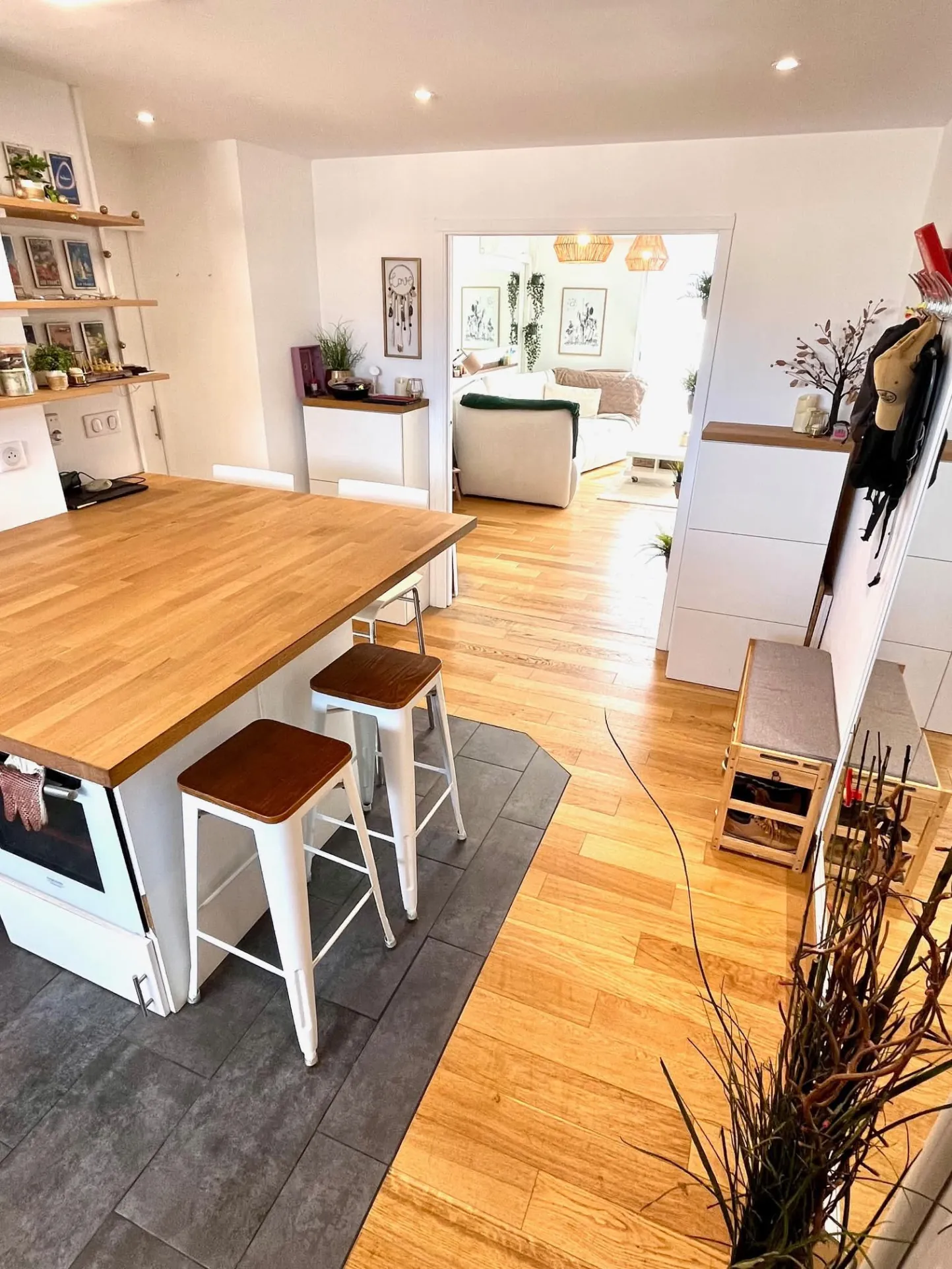 Appartement rénové de 3 pièces à vendre en centre-ville d'Hyeres 