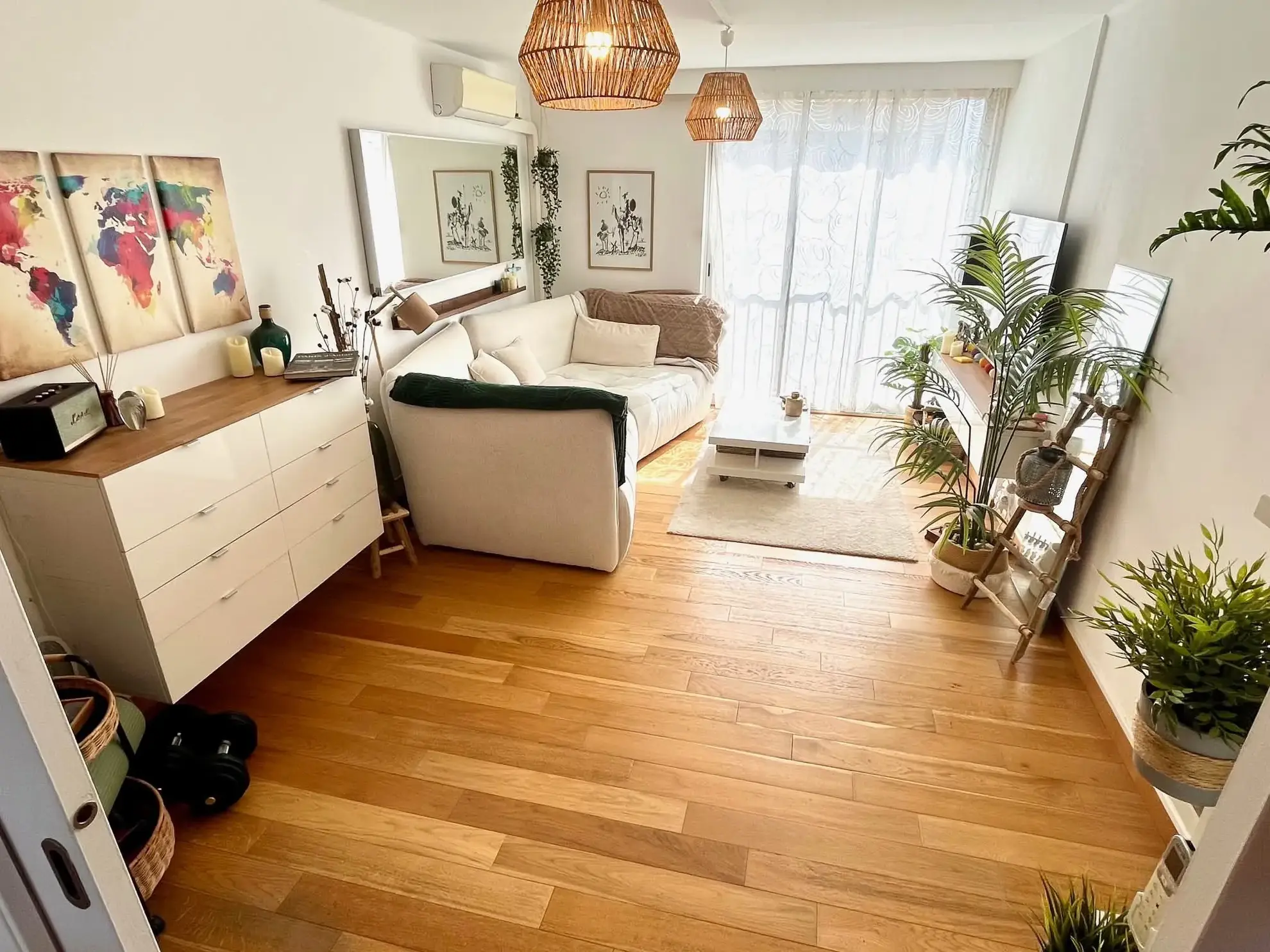 Appartement rénové de 3 pièces à vendre en centre-ville d'Hyeres 