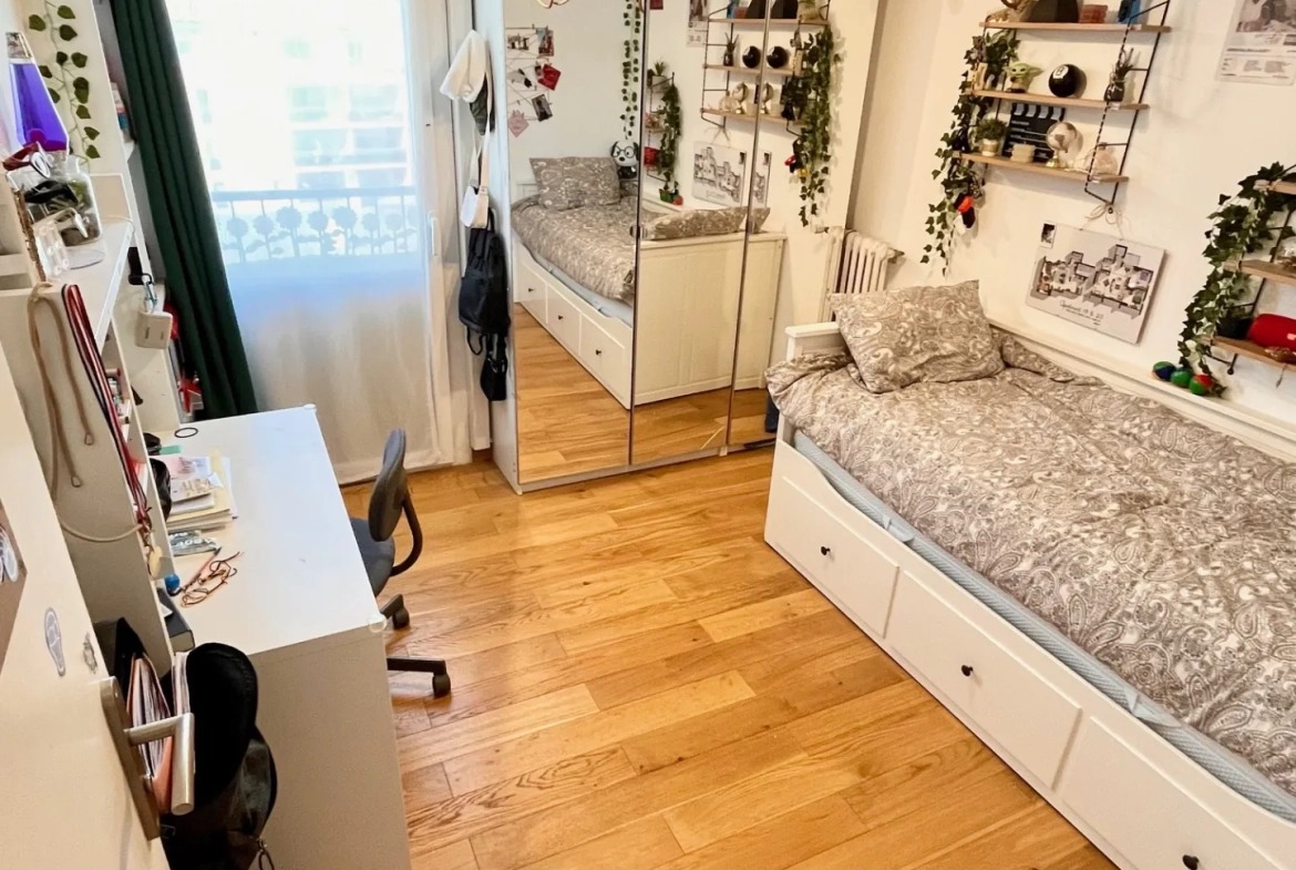 Appartement rénové de 3 pièces à vendre en centre-ville d'Hyeres 