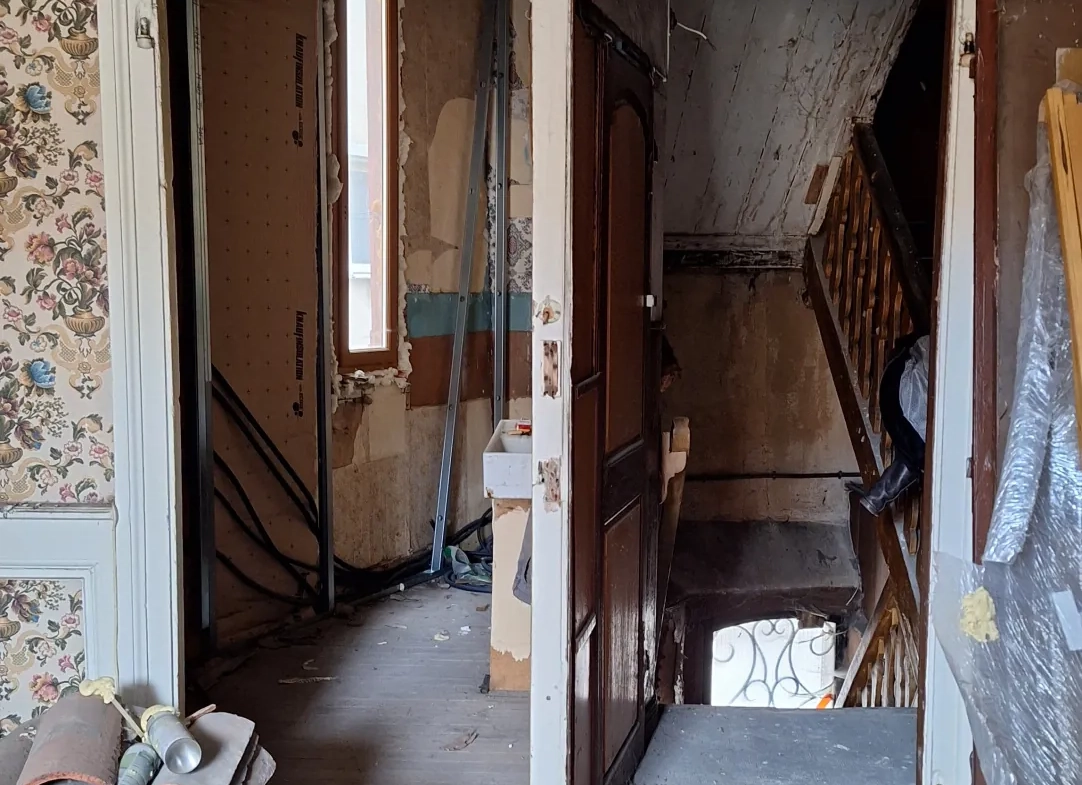 Immeuble à Thiers de 140 m² avec local commercial loué – Investissement rentable 