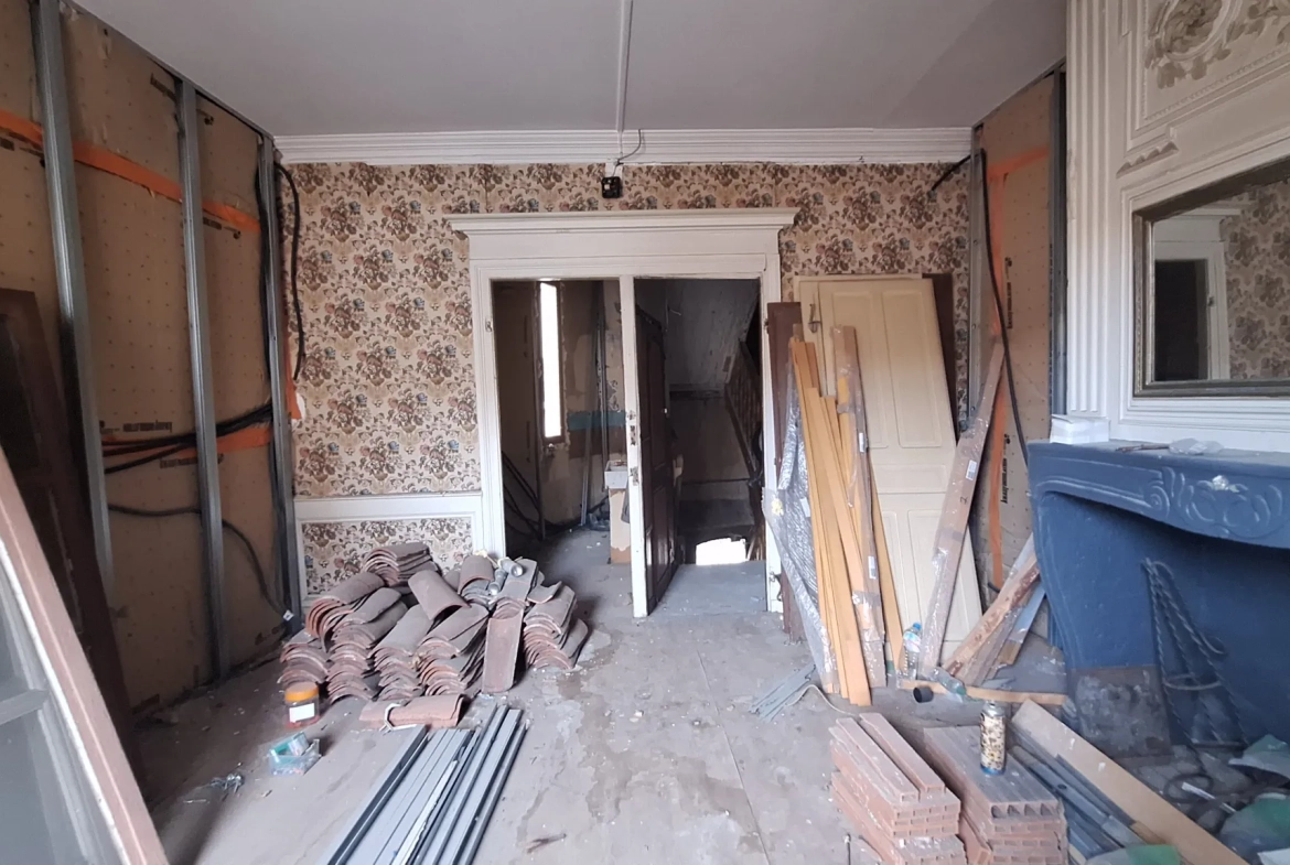 Immeuble à Thiers de 140 m² avec local commercial loué – Investissement rentable 