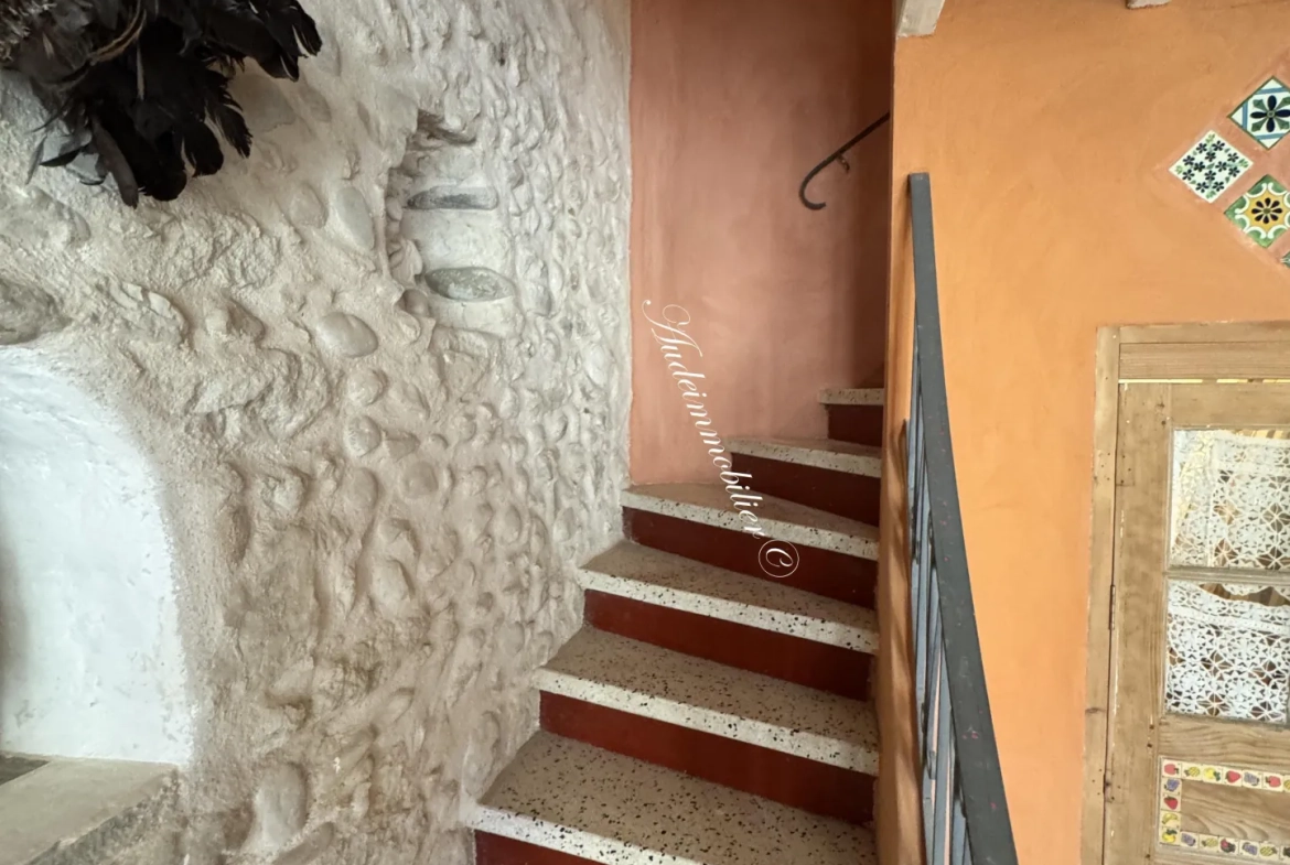 Maison de village rénovée avec cave viticole proche de Limoux 