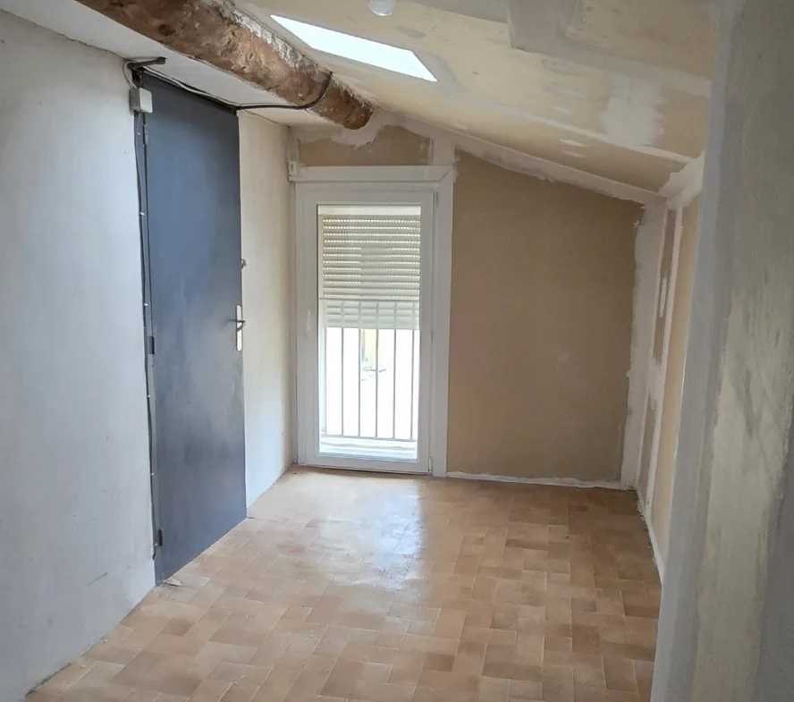 Maison de village à rénover de 84 m² à Paziols - Opportunité Unique 