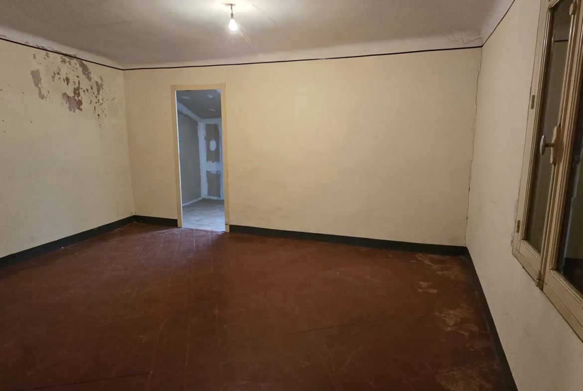 Maison de village à rénover de 84 m² à Paziols - Opportunité Unique 