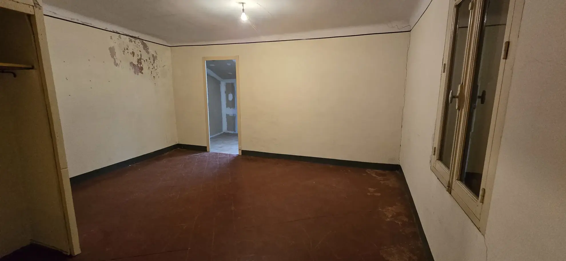 Maison de village à rénover de 84 m² à Paziols - Opportunité Unique 