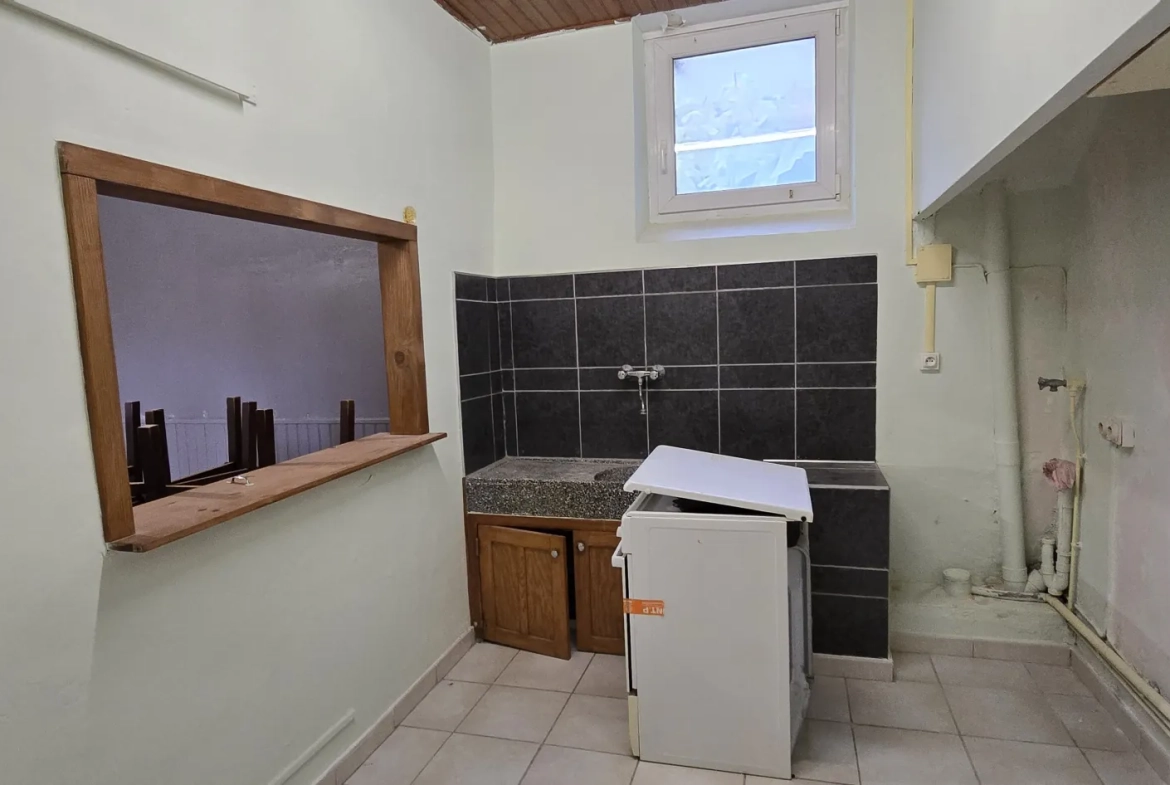 Maison de village à rénover de 84 m² à Paziols - Opportunité Unique 