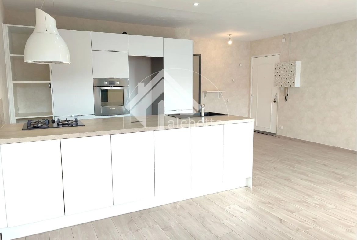 Appartement T3 rénové à Clermont-Ferrand avec balcon, cave et parking 