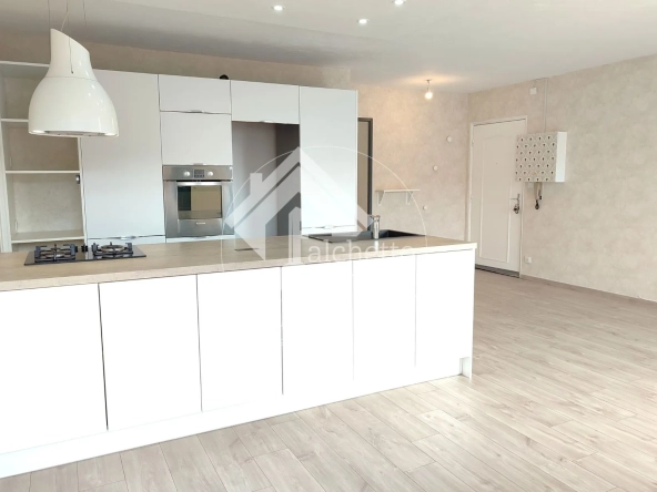 Appartement T3 rénové à Clermont-Ferrand avec balcon, cave et parking