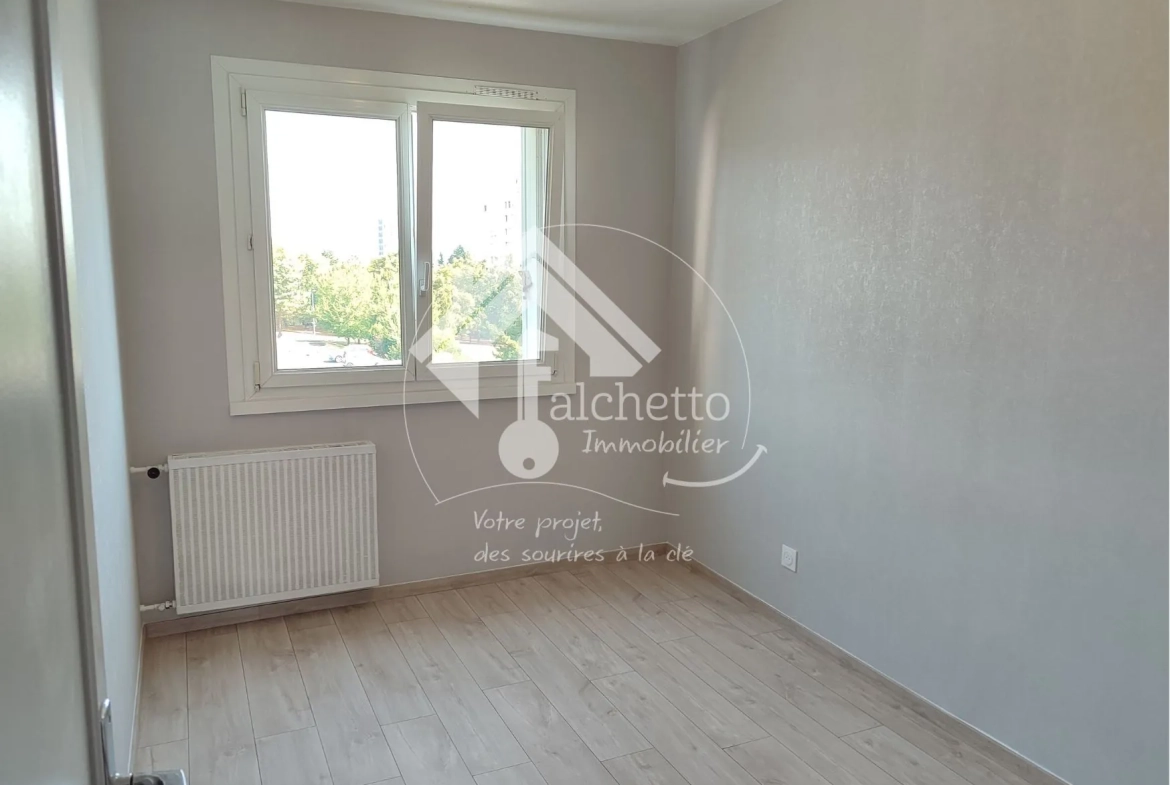 Appartement T3 rénové à Clermont-Ferrand avec balcon, cave et parking 