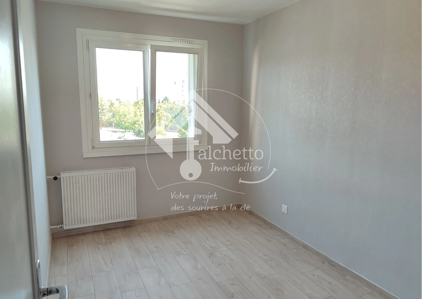 Appartement T3 rénové à Clermont-Ferrand avec balcon, cave et parking 