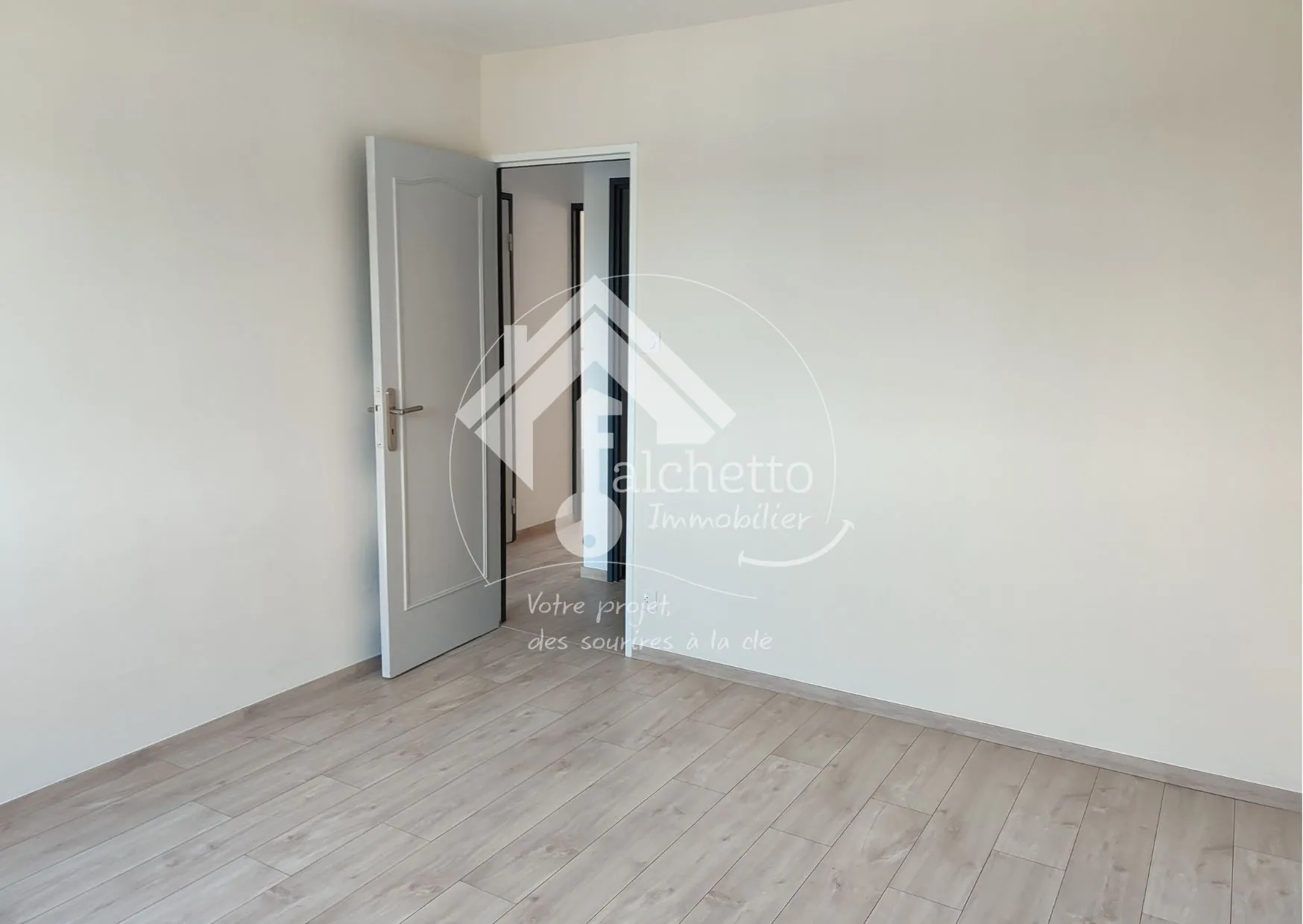 Appartement T3 rénové à Clermont-Ferrand avec balcon, cave et parking 