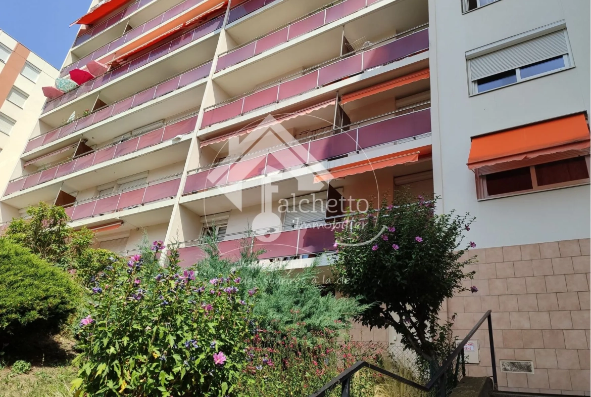 Appartement T3 rénové à Clermont-Ferrand avec balcon, cave et parking 