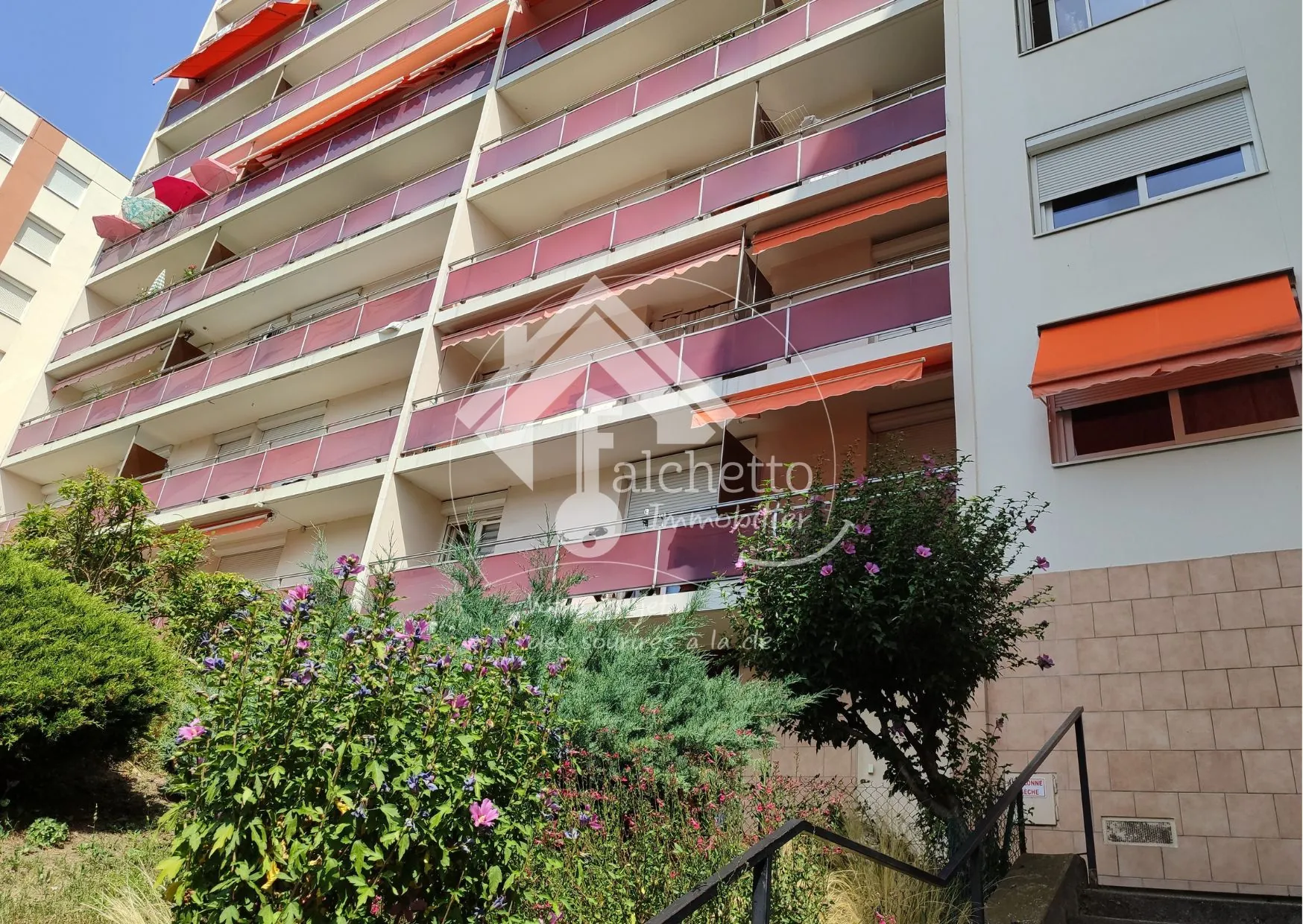Appartement T3 rénové à Clermont-Ferrand avec balcon, cave et parking 