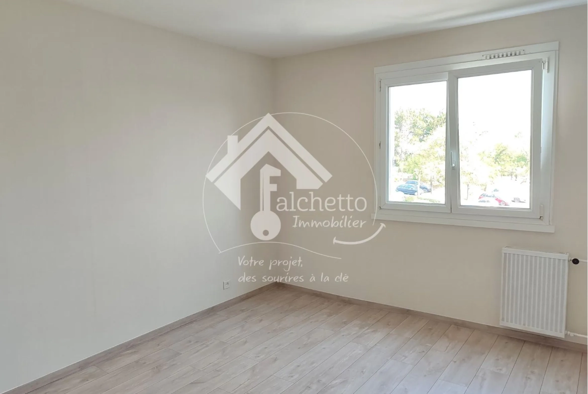 Appartement T3 rénové à Clermont-Ferrand avec balcon, cave et parking 