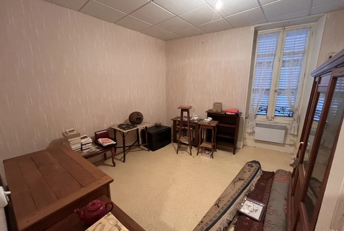 Charmante maison de maître du XVe siècle à vendre dans l'Allier, avec potentiel d'indépendance des bâtiments 