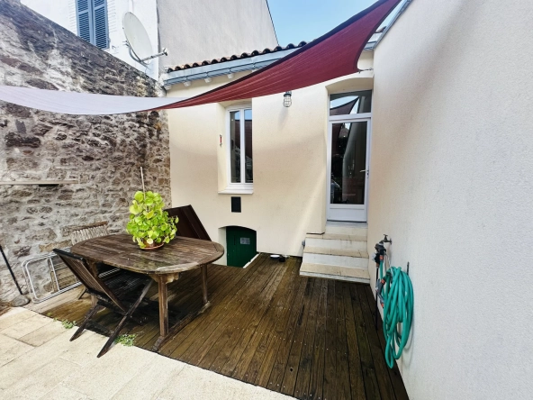 Maison rénovée avec jardin à La Roche-sur-Yon – Charme et confort