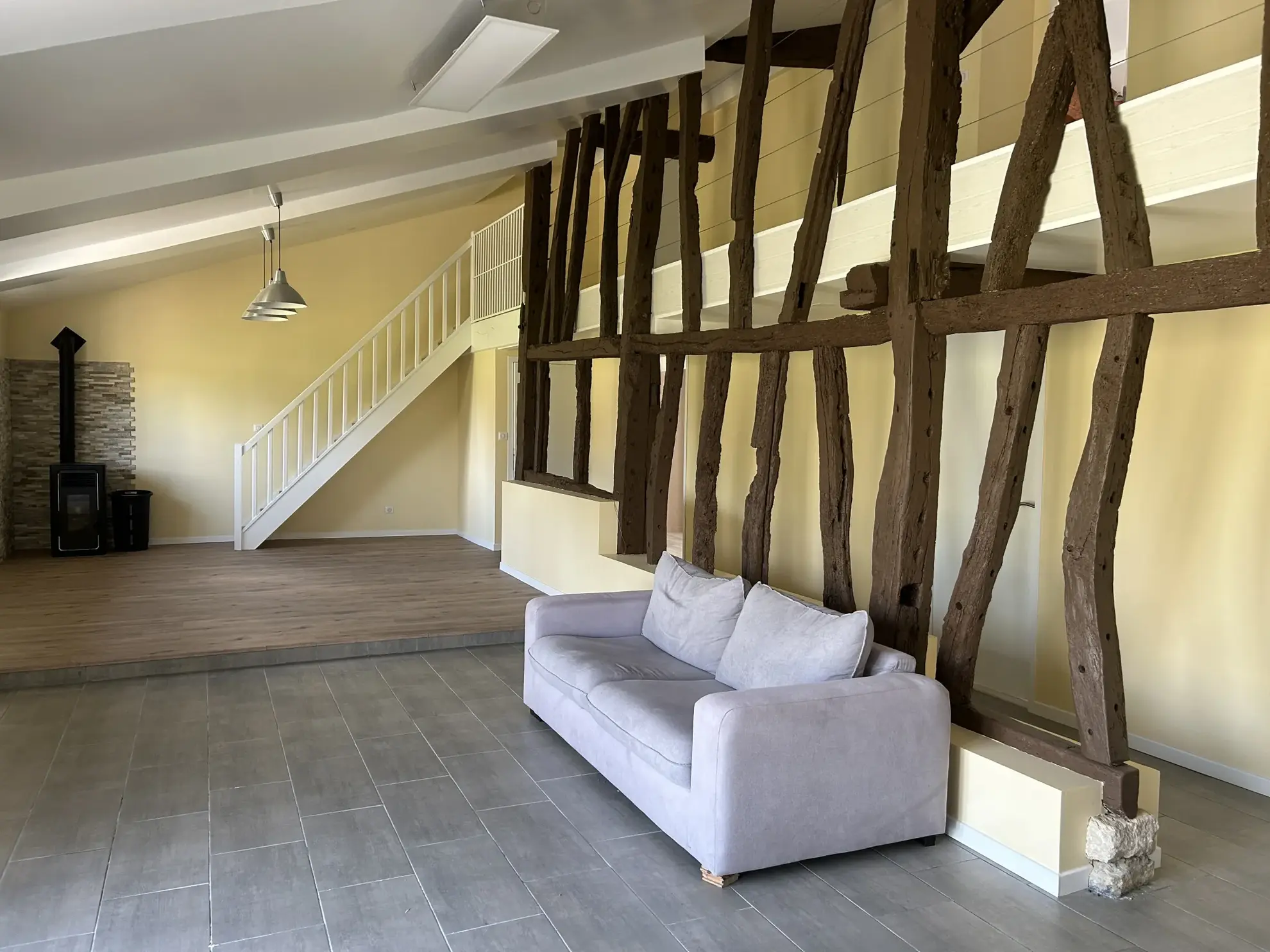 Maison moderne rénovée de 190 m² à La Réole avec terrains et équipements performants 