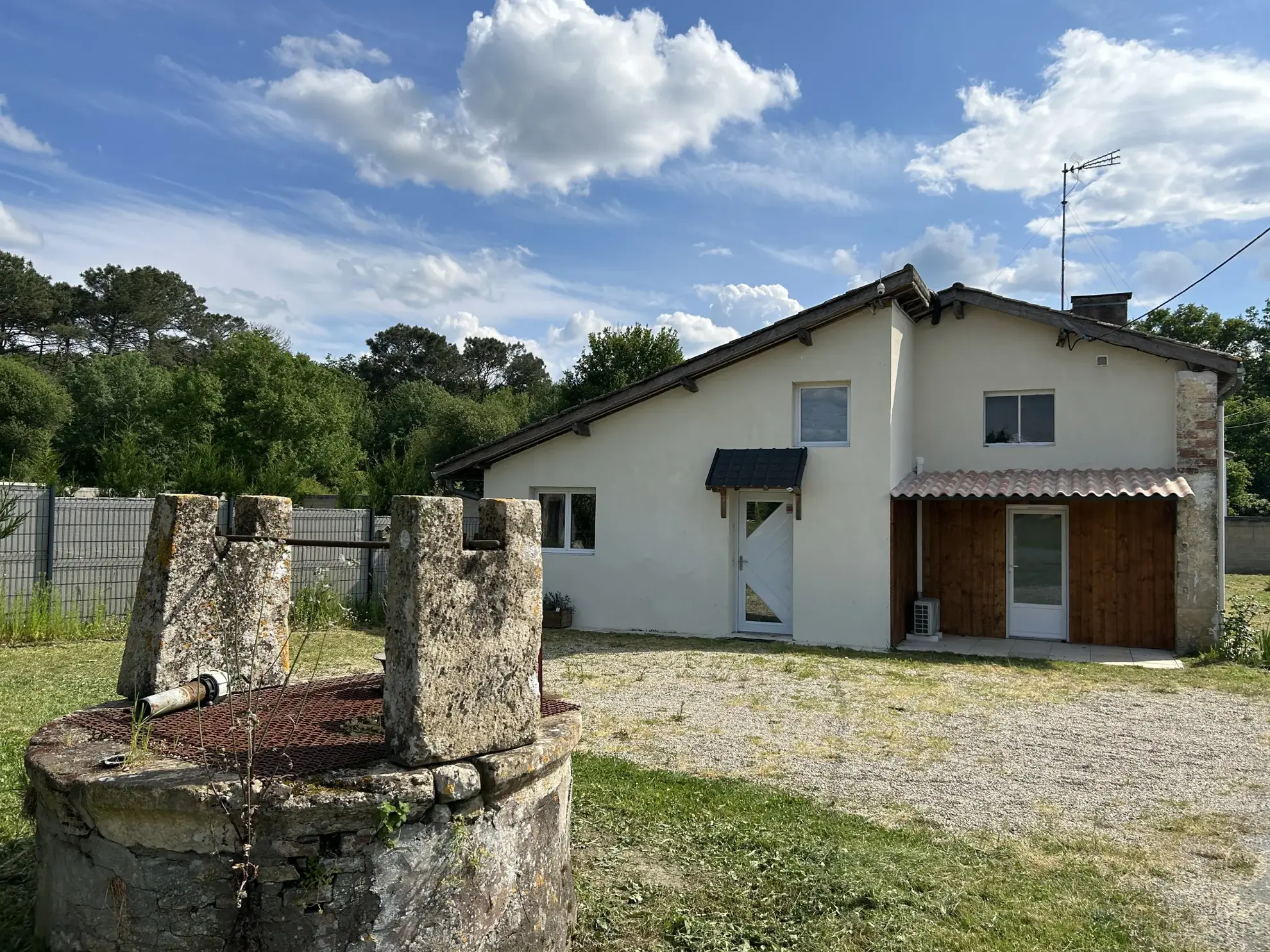 Maison moderne rénovée de 190 m² à La Réole avec terrains et équipements performants 