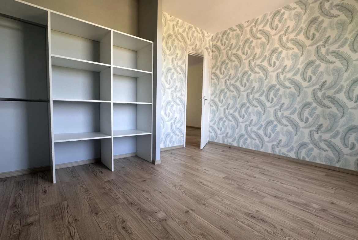 Maison contemporaine rénovée à Riberac avec 4 chambres et vue dégagée 