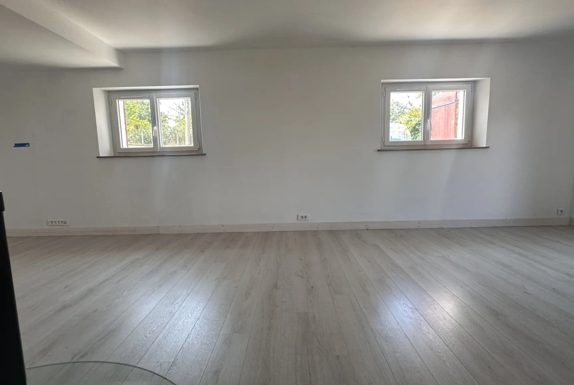 Maison contemporaine rénovée à Riberac avec 4 chambres et vue dégagée 